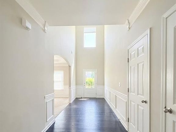 4th image of 1086 Blind Brook Cir