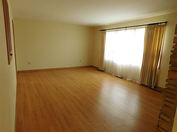 3rd image of 2211 3rd Ave