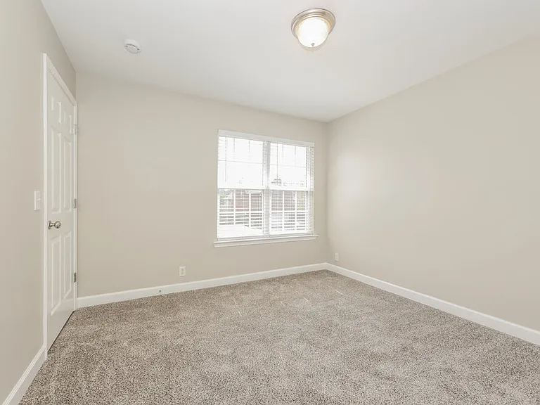 237 Titans Cir — Photo 14