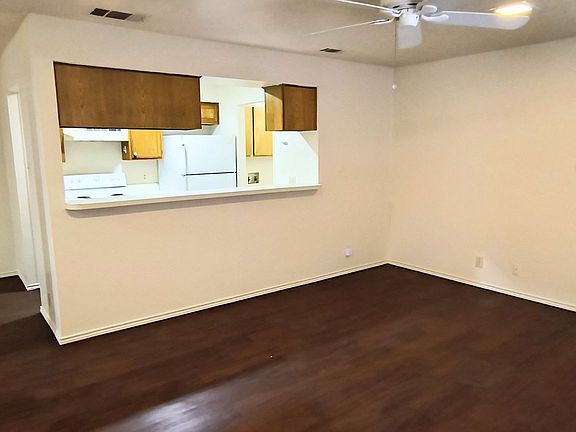 3rd image of 3325 Gardenview Cir
