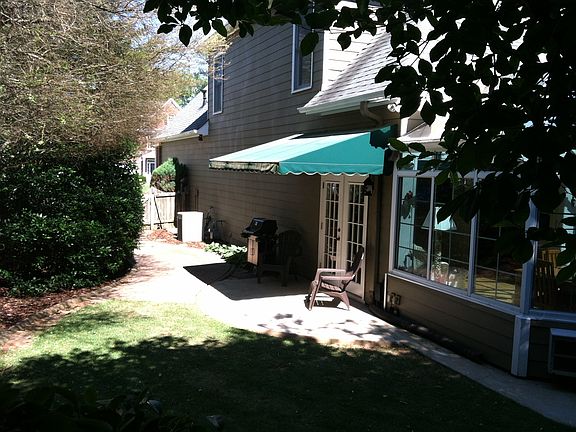 3rd image of 2211 Snug Hbr NE