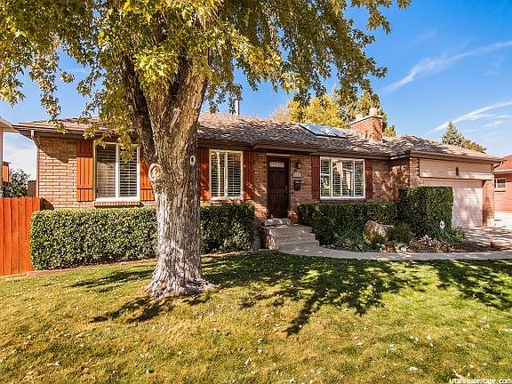 2nd image of 2415 E Cinnabar Ln