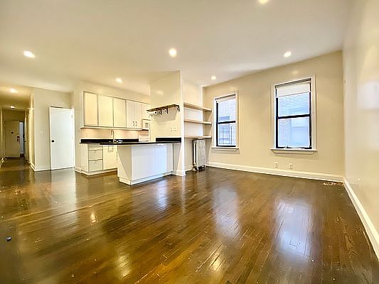 3rd image of 160 Claremont Ave APT 4E