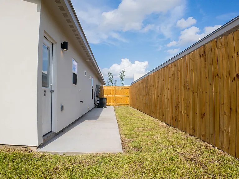700 Dianne St — Photo 21