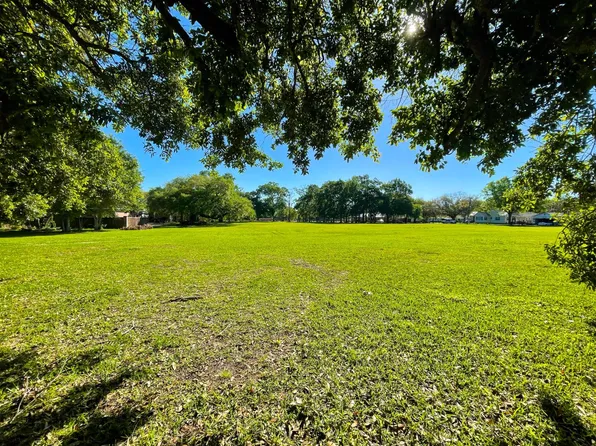 102 S Main St, Cypremort Pt, LA 70538