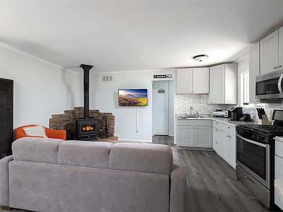5th image of 434 San Bernardino Dr