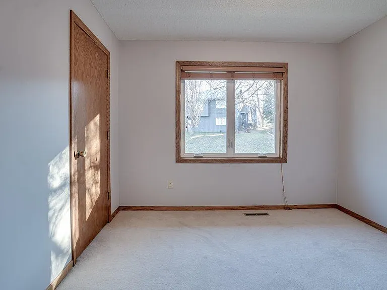 14813 Interlachen Ln — Photo 24