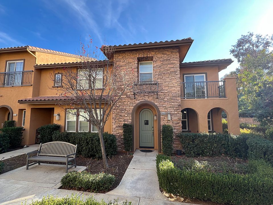Inviting end unit with porch under the arches