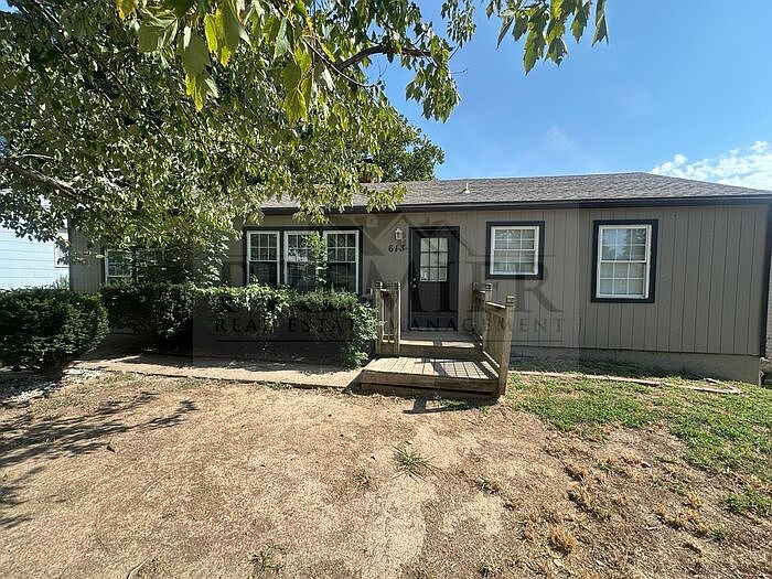 1st image of 613 N Sunset Dr
