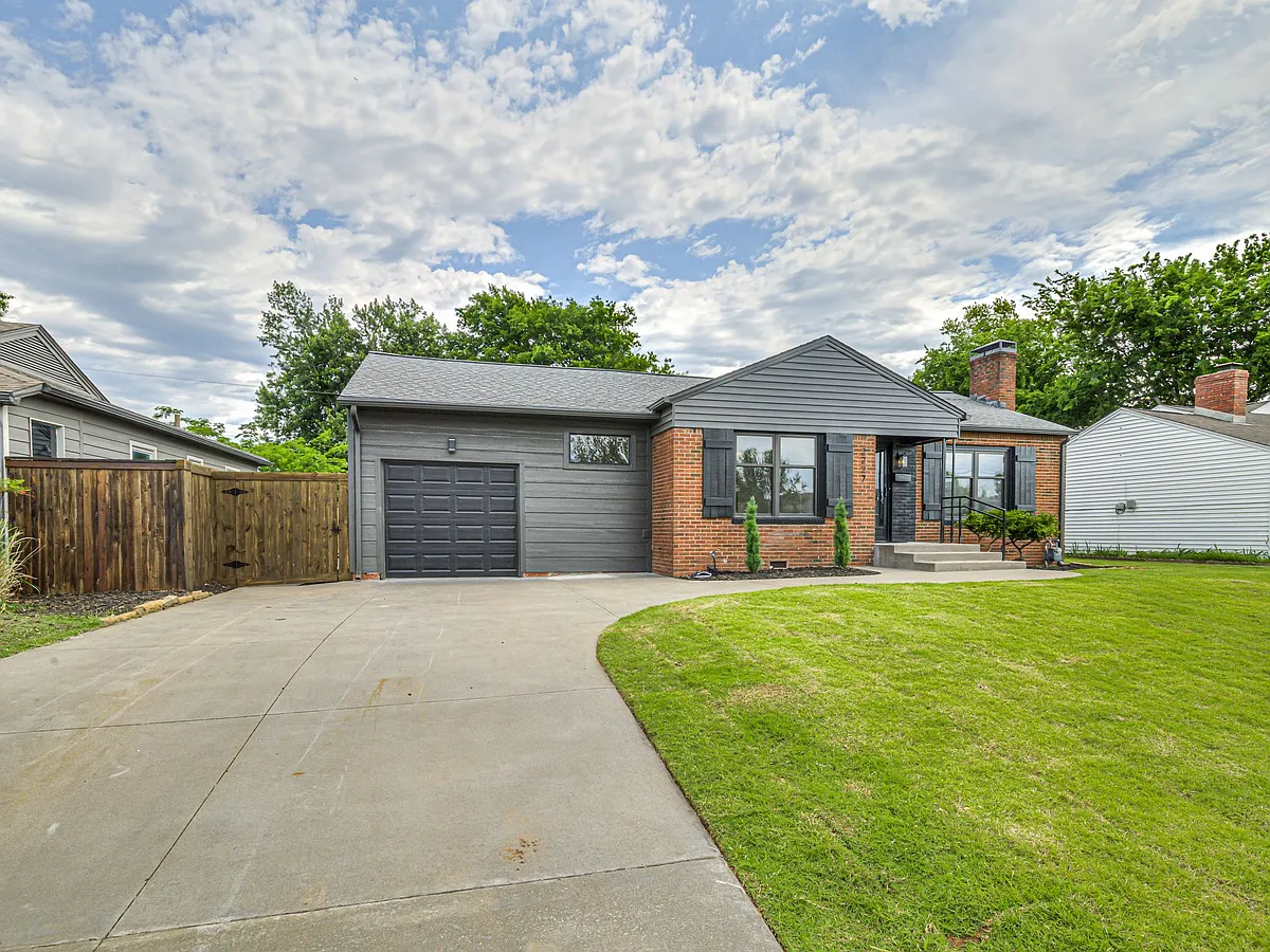 Building Photo - 2227 S Florence Pl