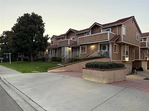 329 Genoa St #D Photo 1