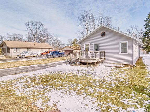 2nd image of 26293 N Hickory Ave