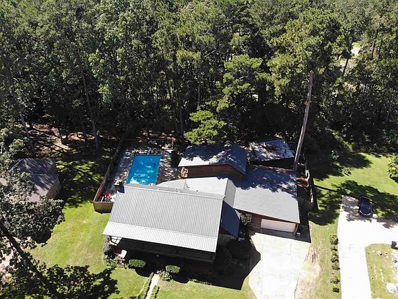 3rd image of 200 Stonington Dr