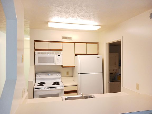 2nd image of 1 Cape Dorey Dr