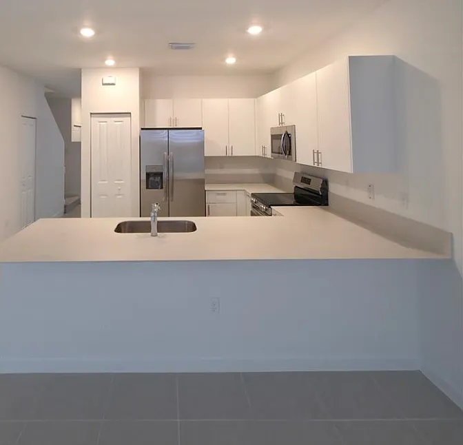 3 bed, 2.5 bath, 1827 sqft, $2,000 — Photo 3