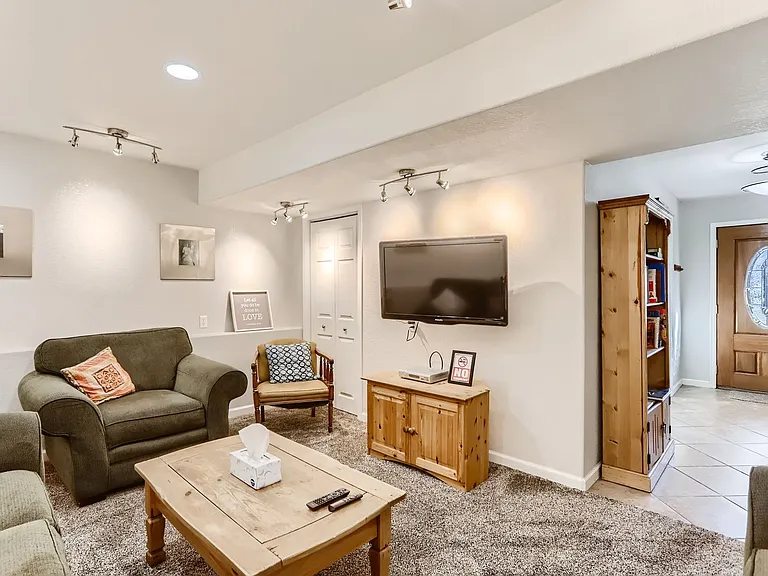 1628 Centaur Cir — Photo 22