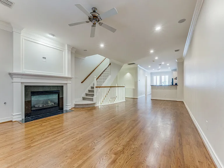 2412 Worthington St — Photo 16