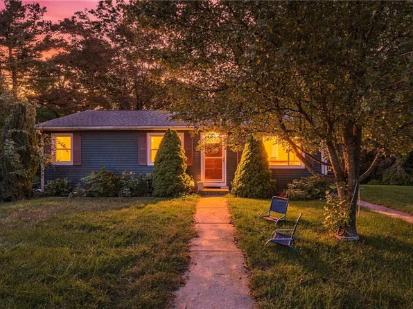 17 Pleasant View Cir, Smithfield, RI 02828