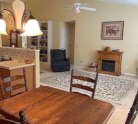 4th image of 3064 Somerset Dr