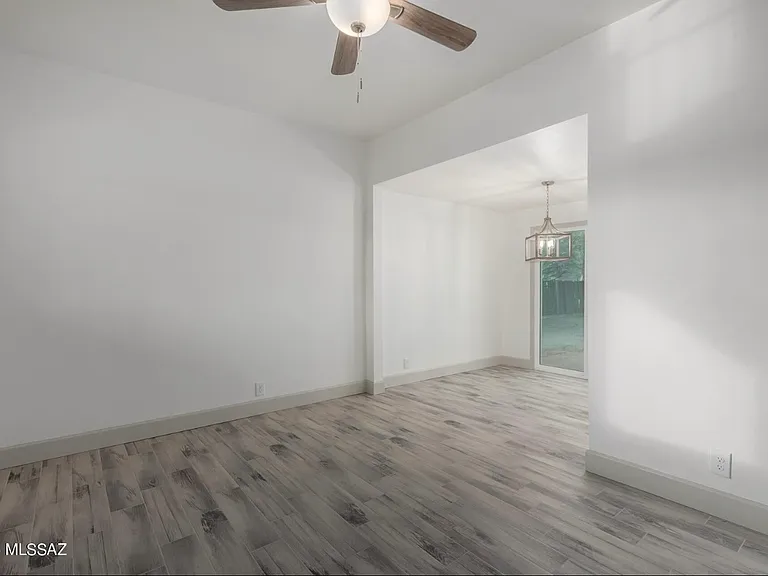 6824 S Burcham Ave — Photo 11