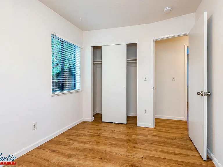 414 Bay Ave #D — Photo 9
