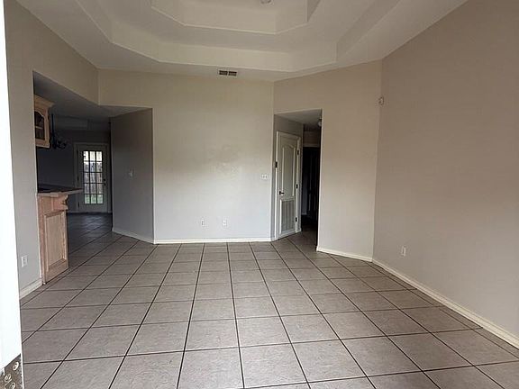 2nd image of 3811 Calle Buenos Aires