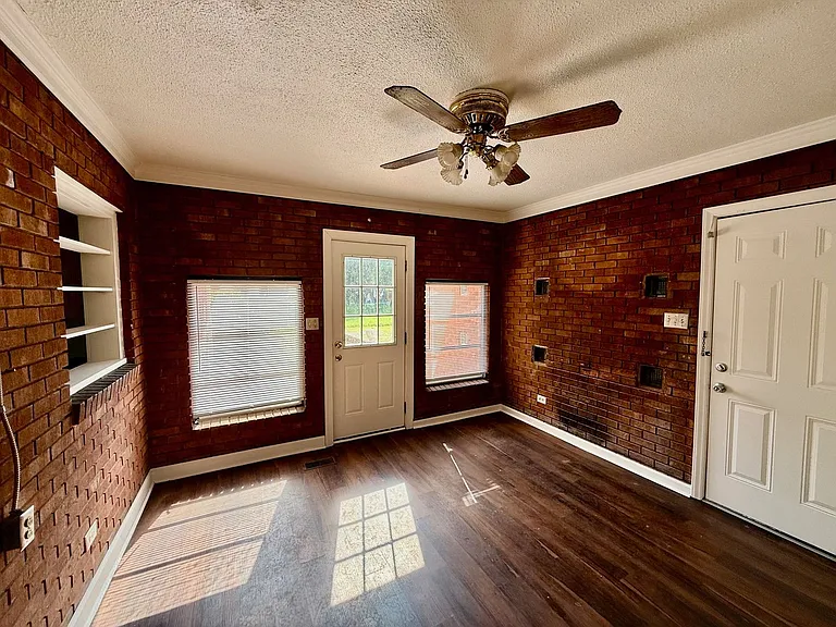 1003 Apple St — Photo 6