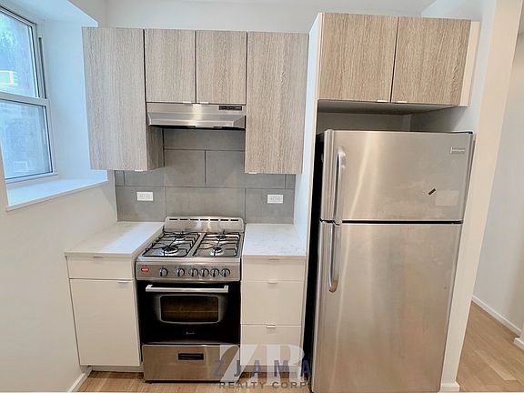 4th image of 134 17th St #33