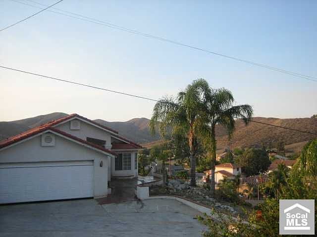 Gorgeuos panoramic views of main lake,slalom course & mountains!