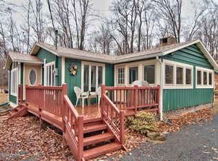 5443 Woodland Ave, Pocono Pines, PA 18350