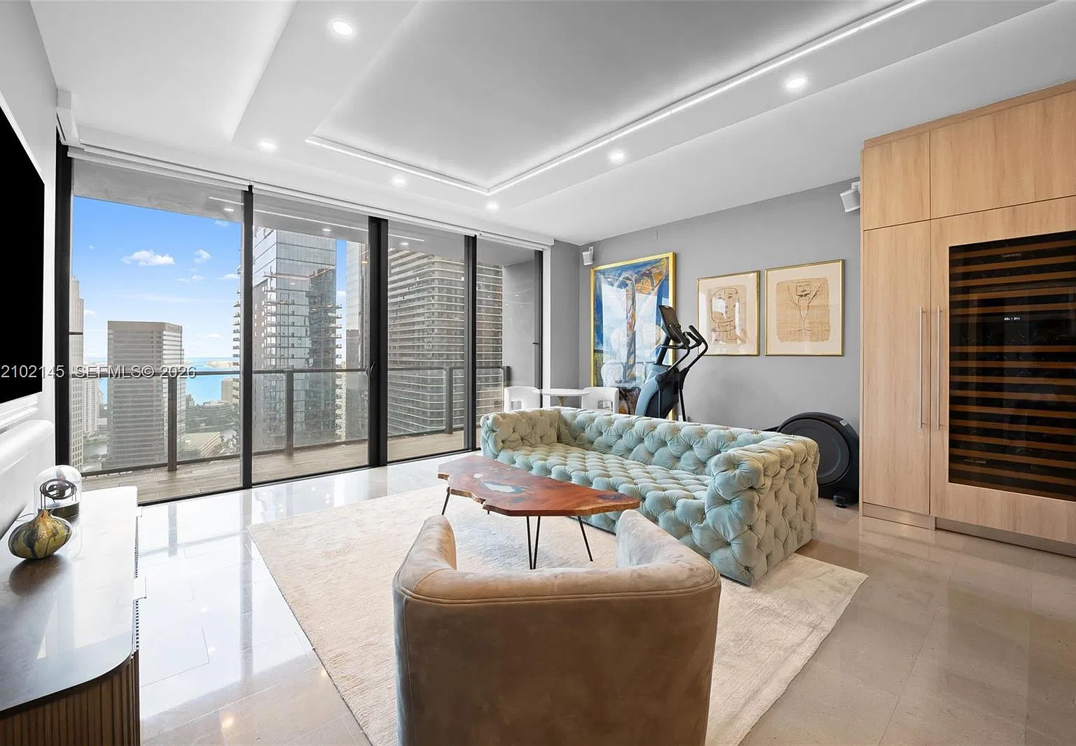 Rise Condo — Photo 2