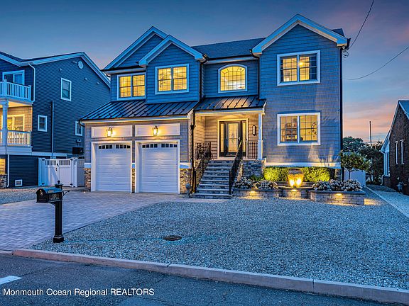 3rd image of 630 Bayview Drive