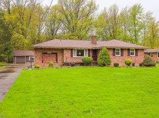 6418 Mackenzie Rd, North Olmsted, OH 44070