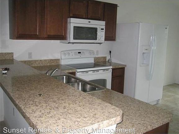4th image of 14904 Abair St