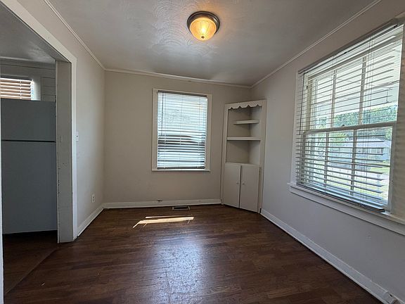 5th image of 800 N Marion Avenue