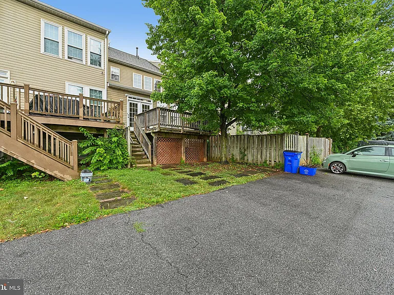 1724 Emory St — Photo 47