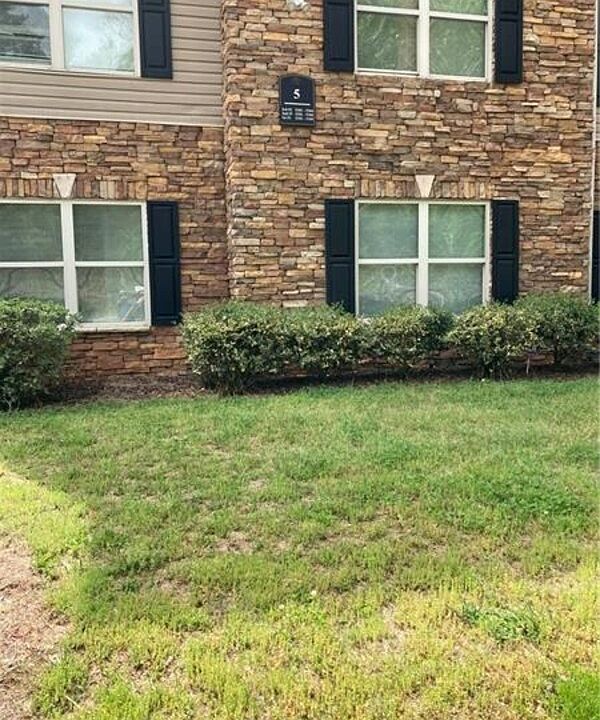 1st image of 5101 Fairington Club Dr #1