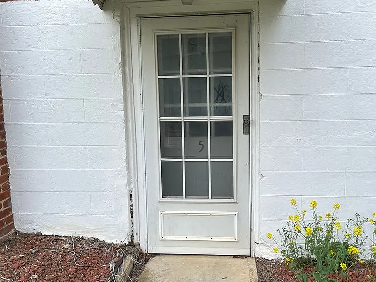 211 College Dr — Photo 25
