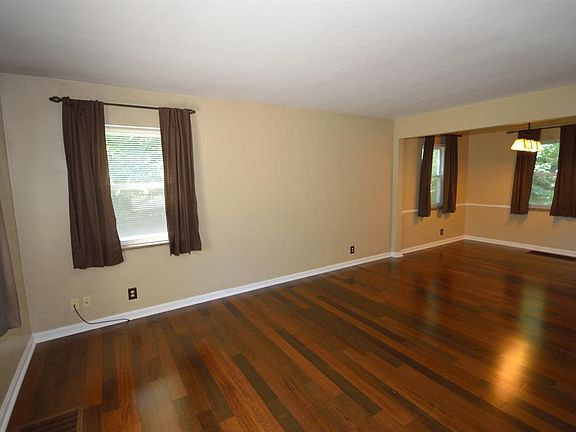 5th image of 7323 Bernard Ave