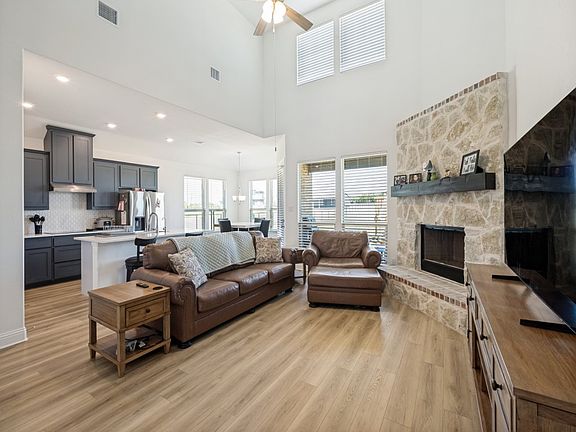 4th image of 6048 Mango Dr