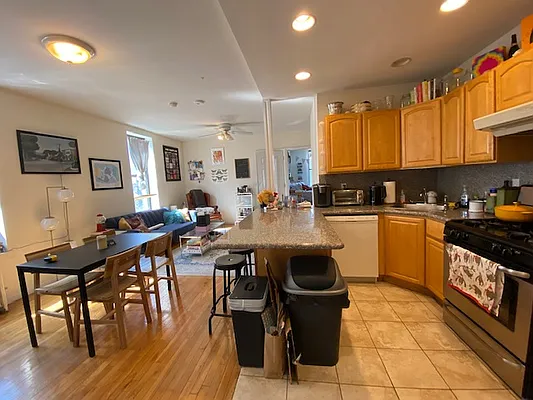 Rented by R New York | media 2