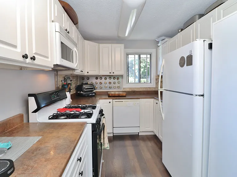 15 Laurie Ct #A — Photo 11