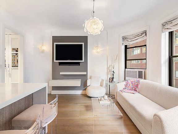 3rd image of 105 E 15th St APT 51