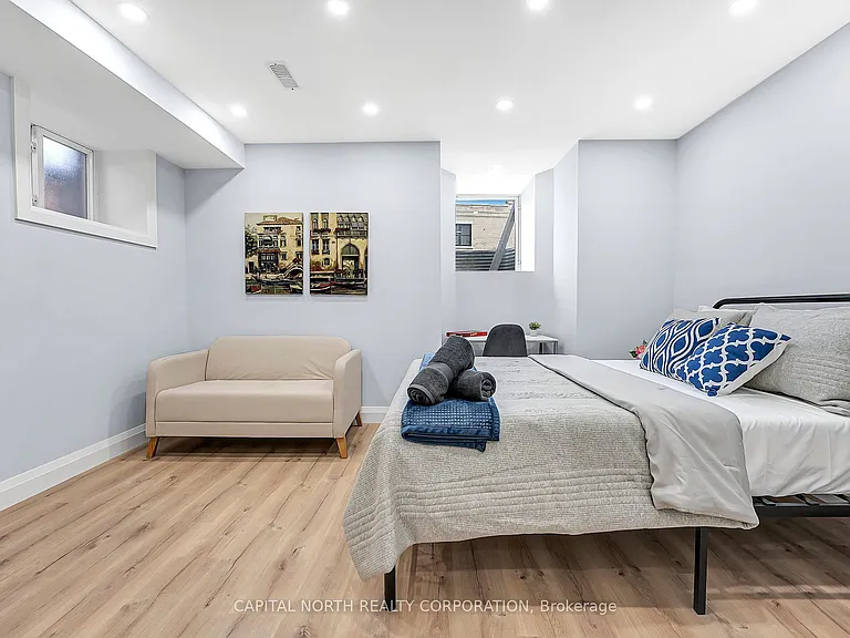 556 King St E #3 — Photo 13