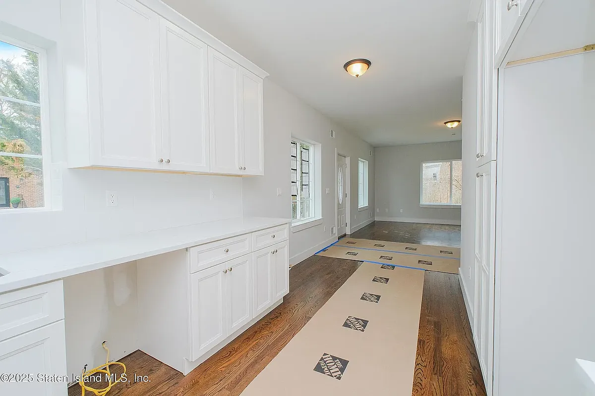 Building Photo - 34 Newton St #1