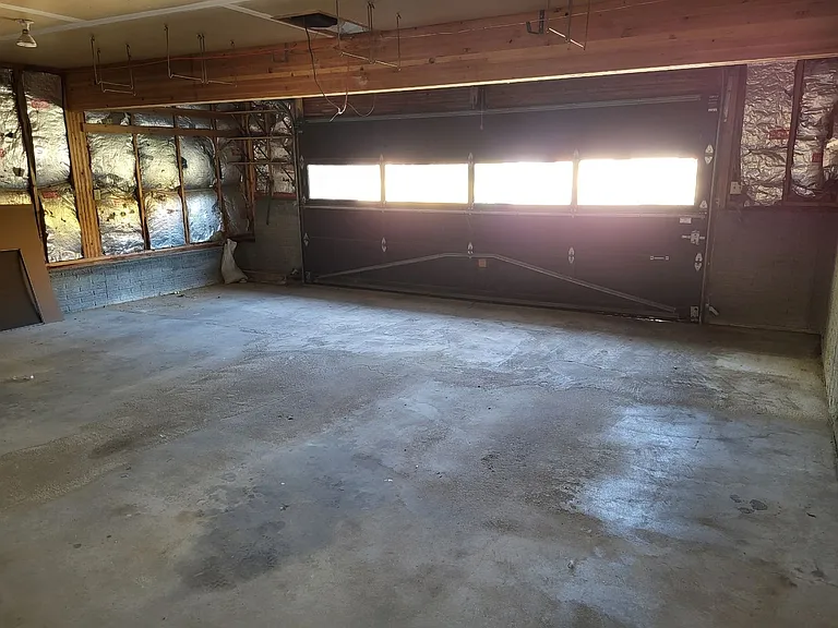 110 W Graf St — Photo 18
