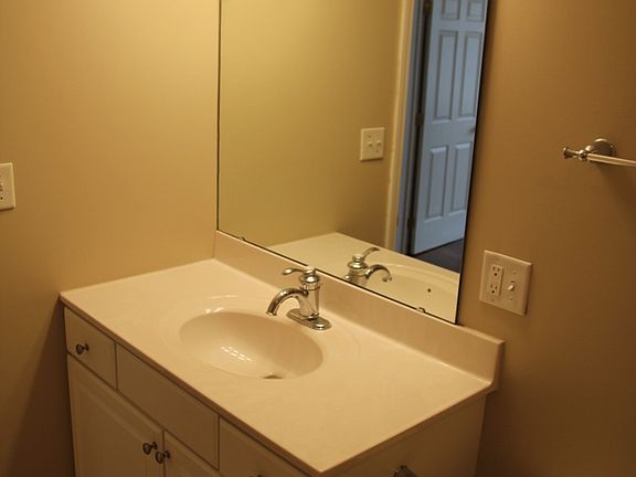 3rd image of 847 Westgate Ave #3