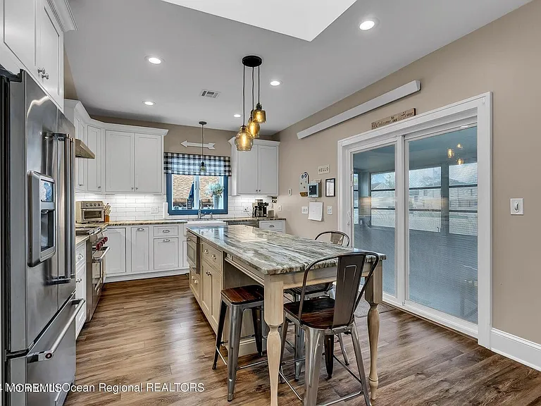 515 Monmouth Rd — Photo 29