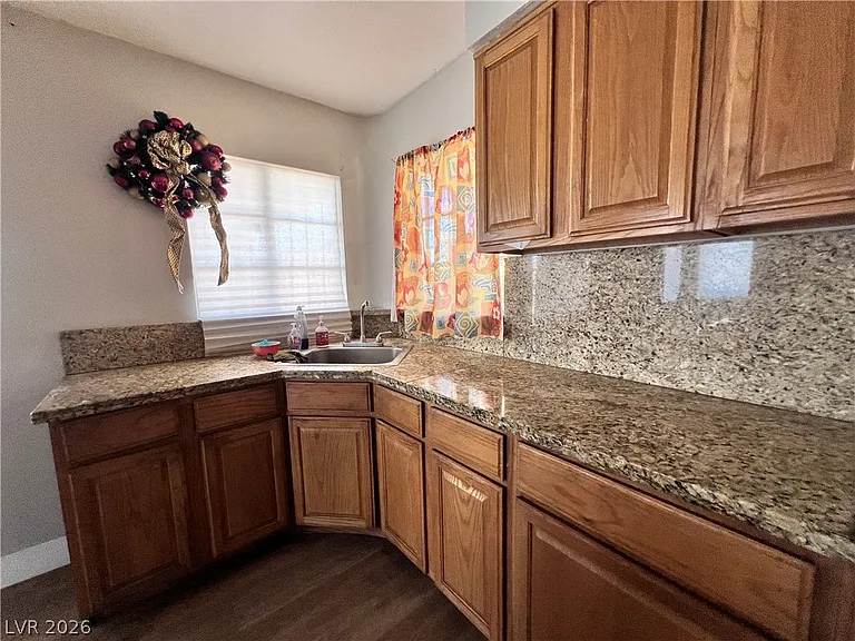 2410 Poplar Ave — Photo 19