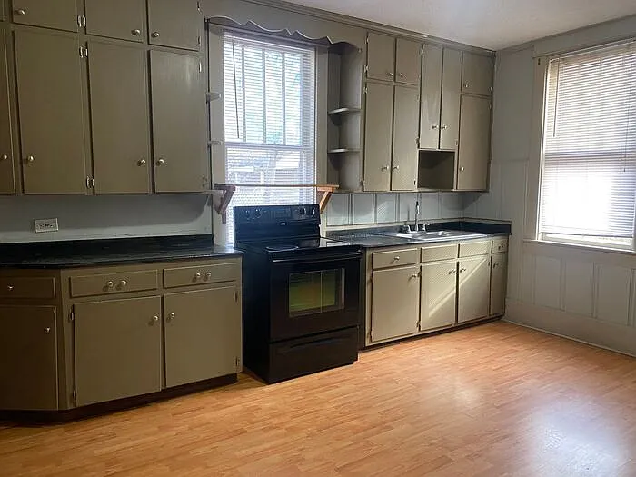 320 Elberta St #A — Photo 7
